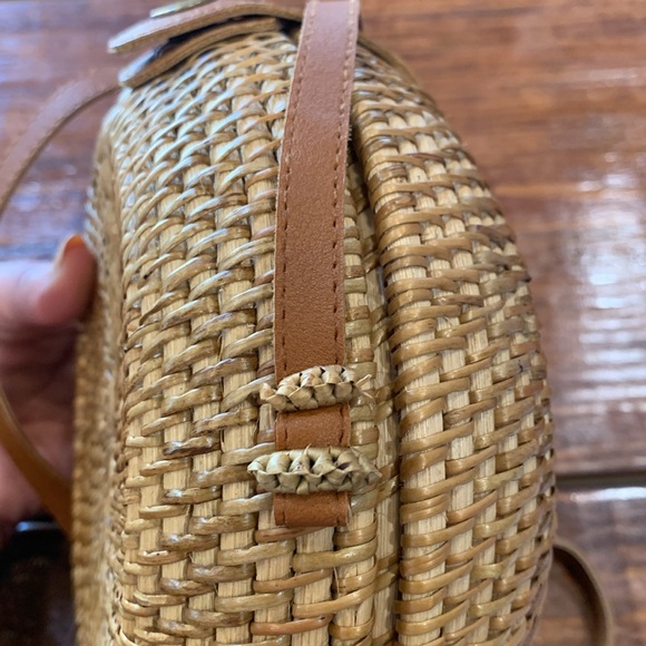 Collection Eighteen Round Rattan Crossbody Bag - Picture 12 of 13